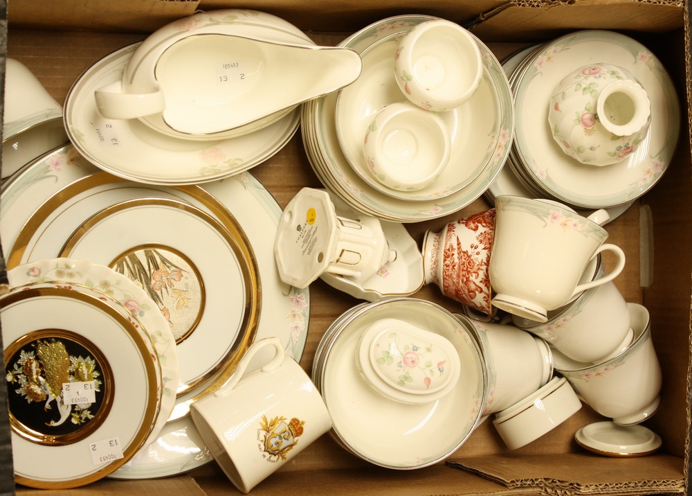 Ceramics - a Royal Doulton Sophistication pattern part dinner service, comprising six dinner plates,