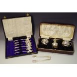 A cased set of six silver tea spoons,