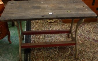 An early 20th century work table, rectangular top, cast metal base, 117.