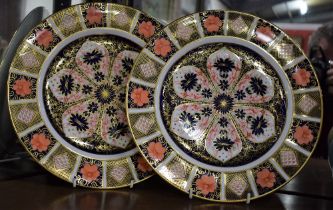 A pair of Royal Crown Derby 1128 pattern dinner plates,