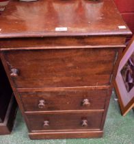 A 19th century mahogany bedside cupboard/commode, 76.