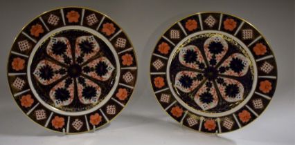 A pair of Royal Crown Derby 1128 pattern dessert plates,