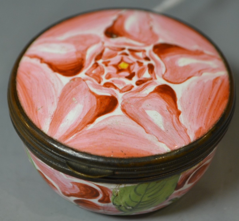 A George III South Staffordshire enamel novelty bonbonnière, as a rose, hinged cover, 4.6cm diam, c.