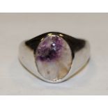 A Gentleman's Blue John flourite signet ring, oval cabochon blue john approx 14.1mm x 10.4mm x 3.