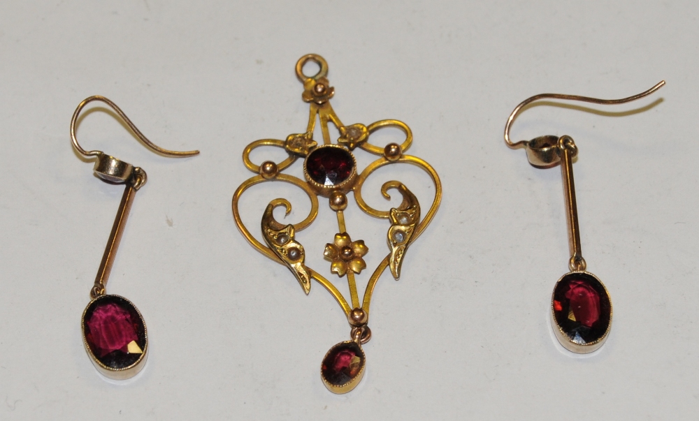 An Art Nouveau 9ct gold garnet and seed pearl set pendant,