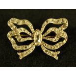 An Edwardian style tied ribbon bow brooch,