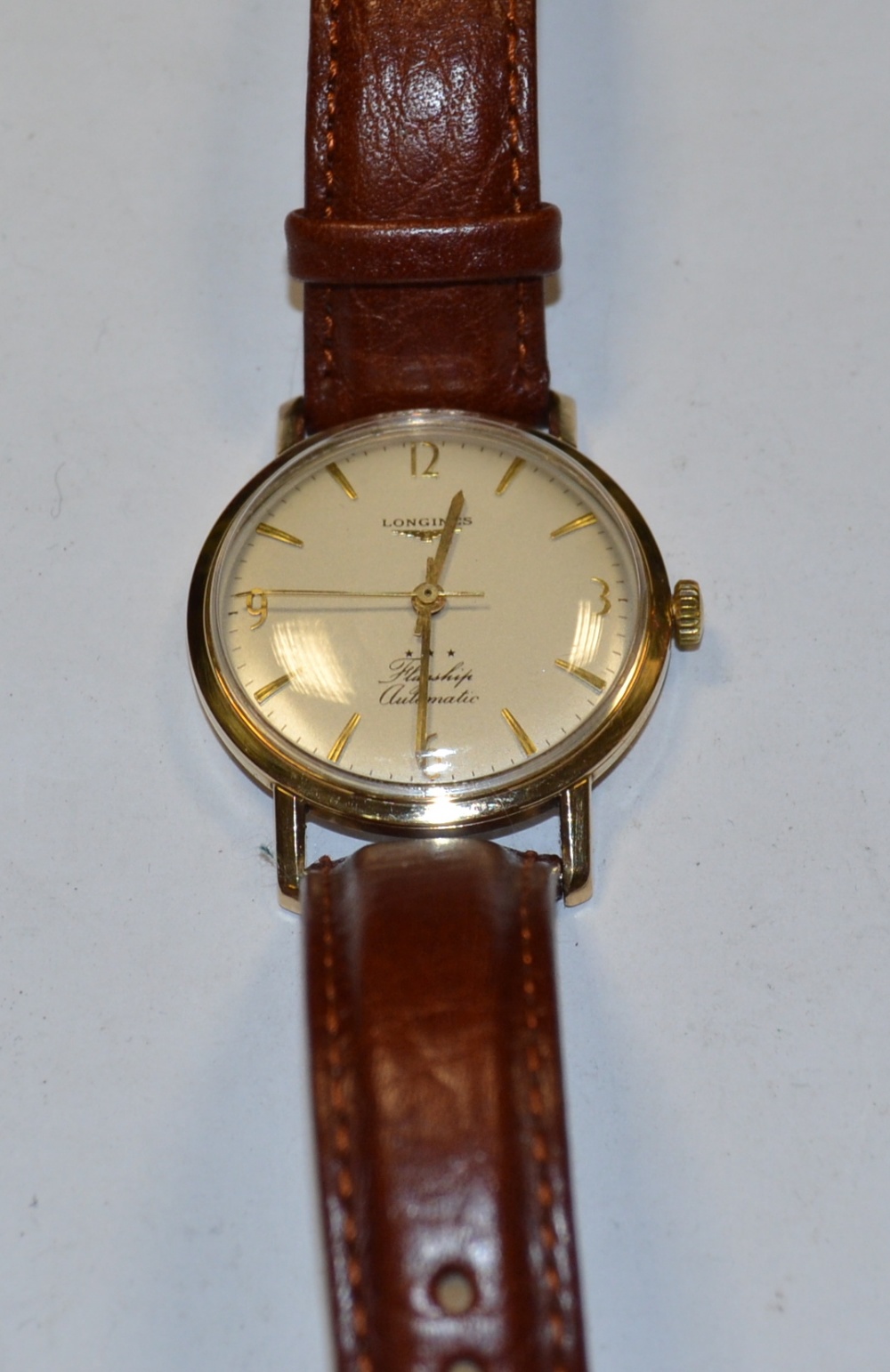 Longines - a vintage 1960s Flagship automatic 9ct gold cased wristwatch, textured silver dial,