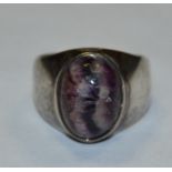 A Gentleman's Blue John flourite signet ring, oval cabochon blue john approx 16.5mm x 12.2mm x 6.