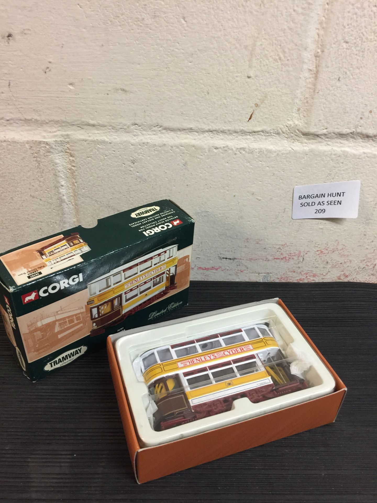 Collectible Corgi Die-Cast Model "Leeds" Limited Edition Tramway 36707