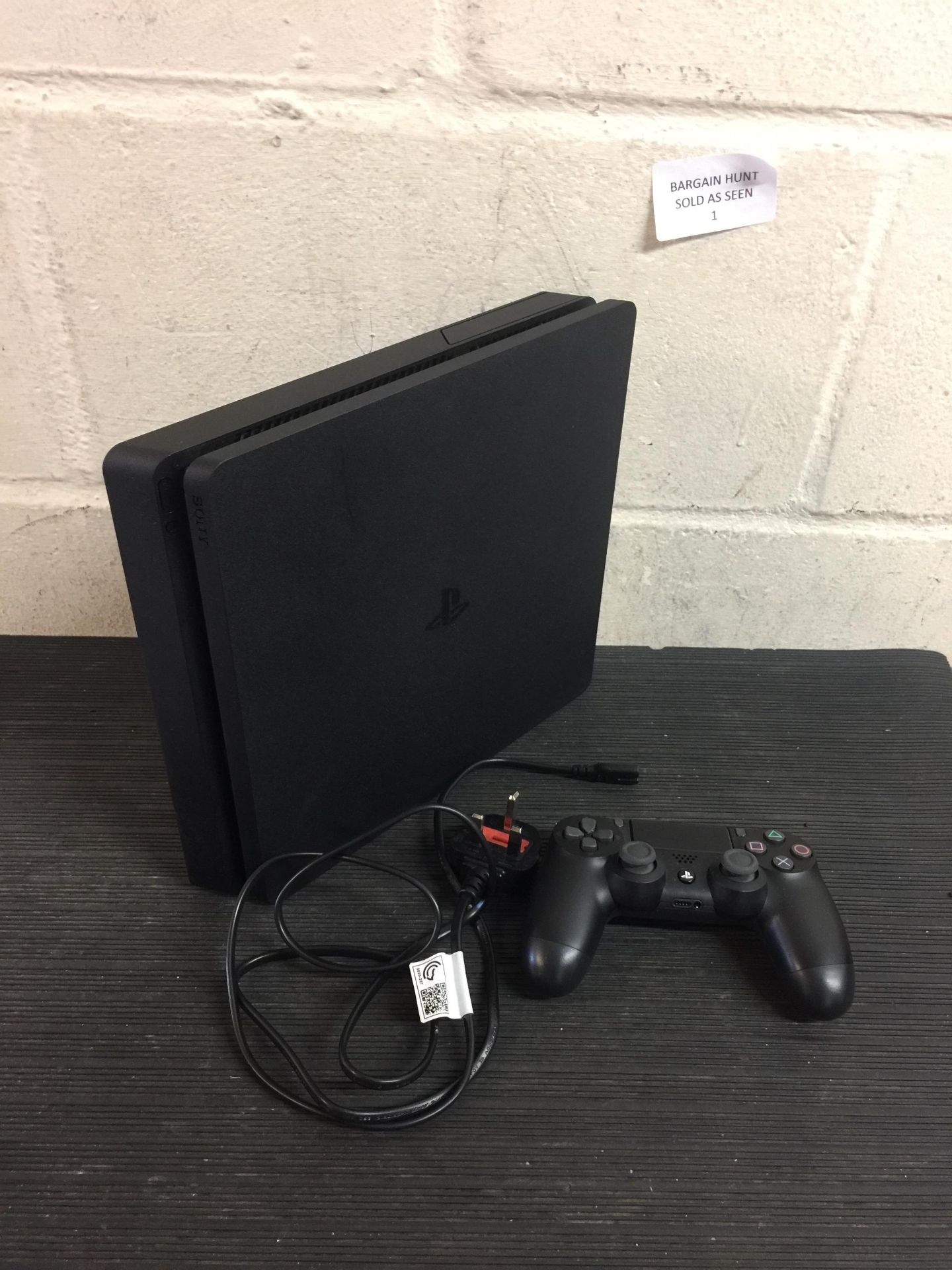 Sony PlayStation 4 Slim 500gb Console Jet Black CUH-2216A (doesn't power on) RRP £240