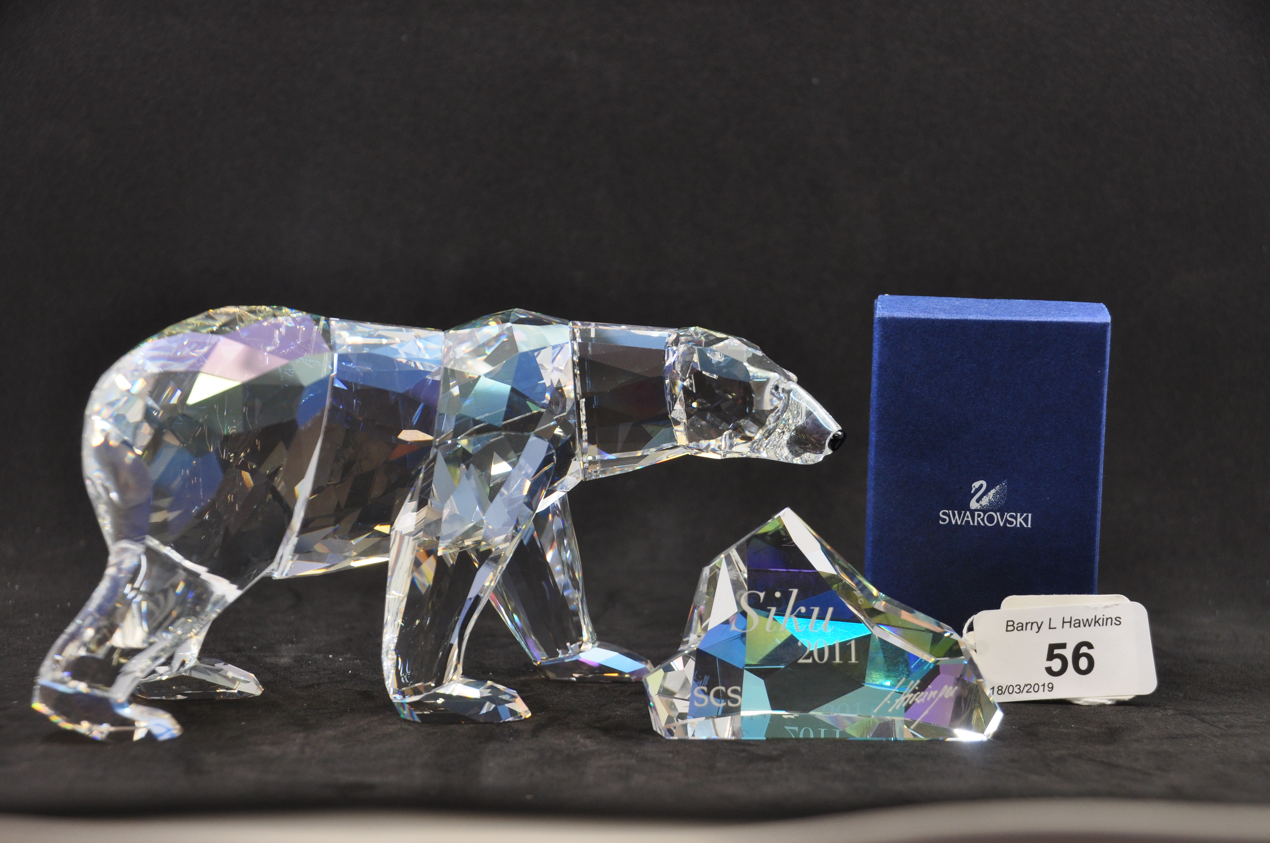 SWAROVSKI CRYSTAL ANNUAL EDITION 2011 SIKU POLAR BEAR WITH ICEBERG PLAQUE ENGRAVED WITH DESIGNERS