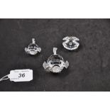 SWAROVSKI CRYSTAL PAIR OF BLOWFISH (012724 AND 013960) PLUS CLAM SHELL WITH PEARL (191692),