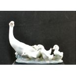 LLADRO FIGURINE "LITTLE DUCKS AFTER MOTHER" (1307),