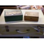 VINTAGE SUITCASE PLUS 2 WOODEN BOXES AND SMALL QUANTITY OF LINEN