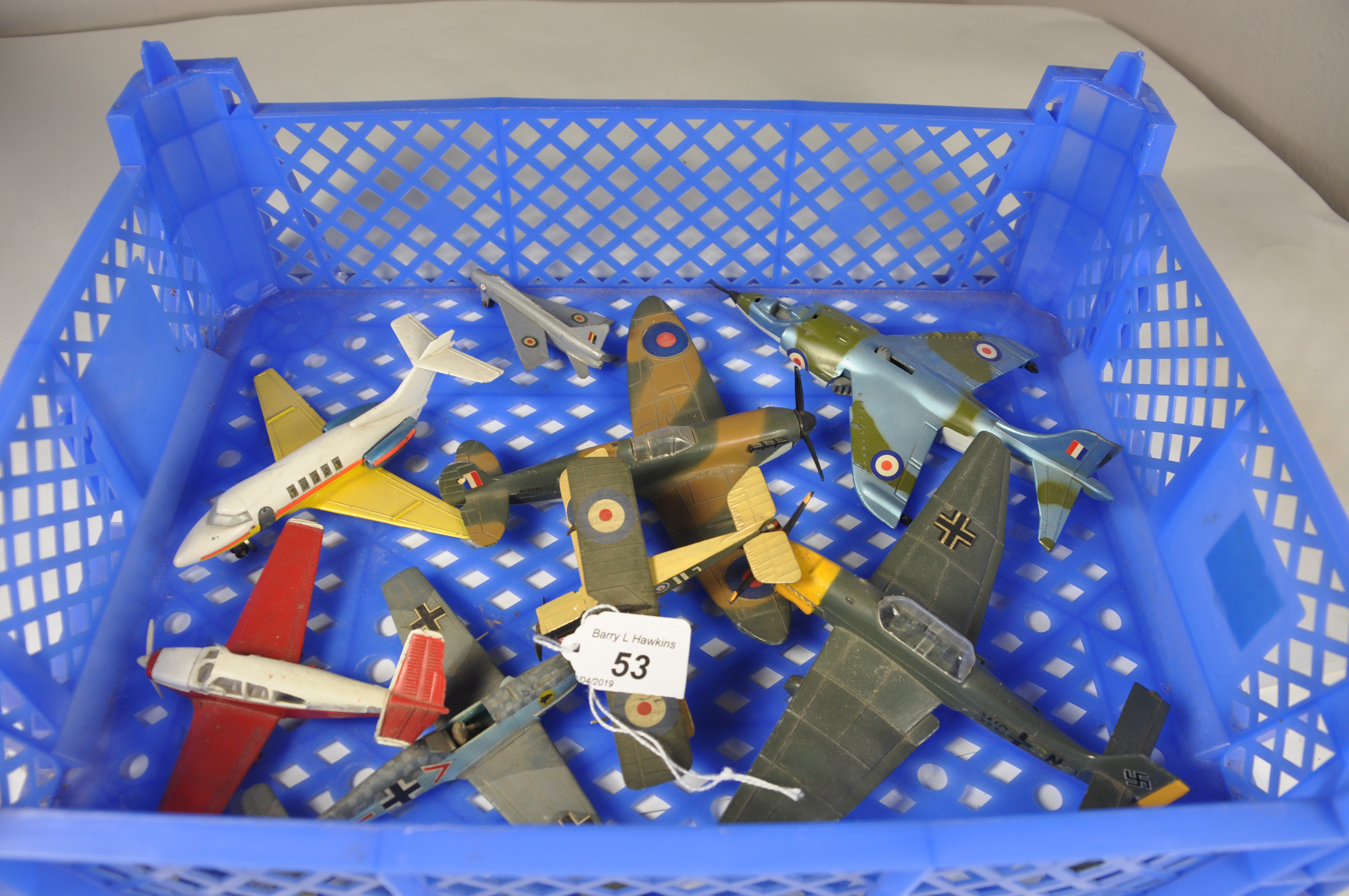 SMALL QUANTITY OF MODEL AIRCRAFT MOSTLY DINKY