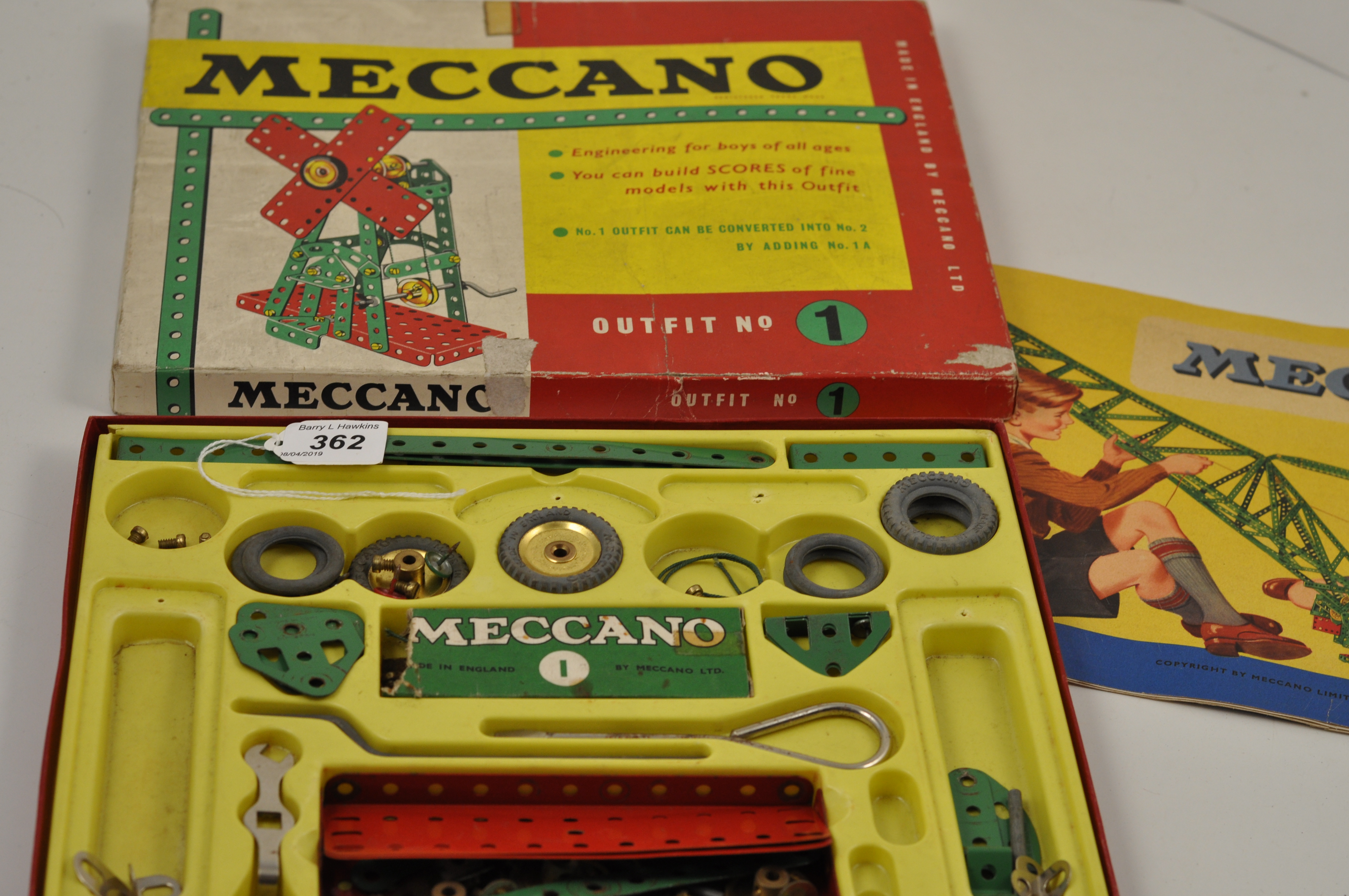 VINTAGE MECCANO NO1 KIT WITH INSTRUCTIONS AND ORIGINAL BOX