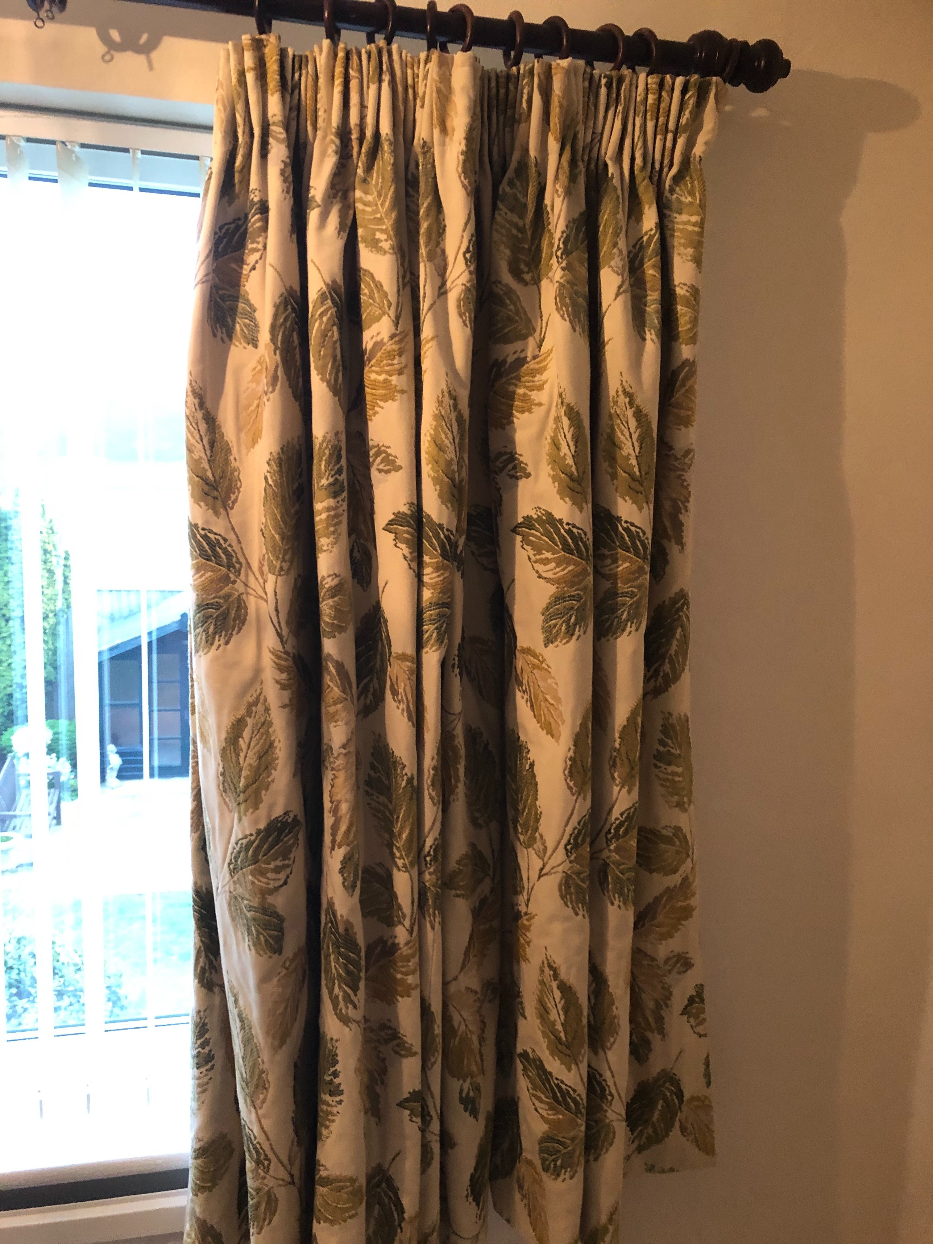 PAIR OF CURTAINS 130cm drop x 178 window width - Image 2 of 2