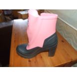 HUNTER ANKLE GALOSH HIGH HEEL WELLIE pink & black Size 6 New in box