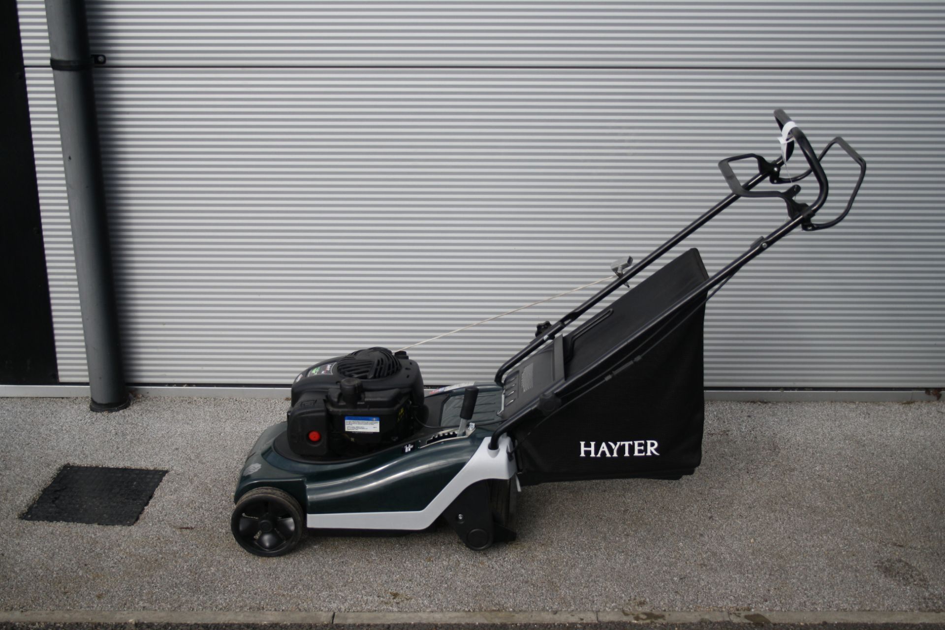 HAYTER SPIRIT 41 SELF PROPELLED MOWER - EX SHOWROOM NEW CONDITION WITH A FEW SCRATCHES
