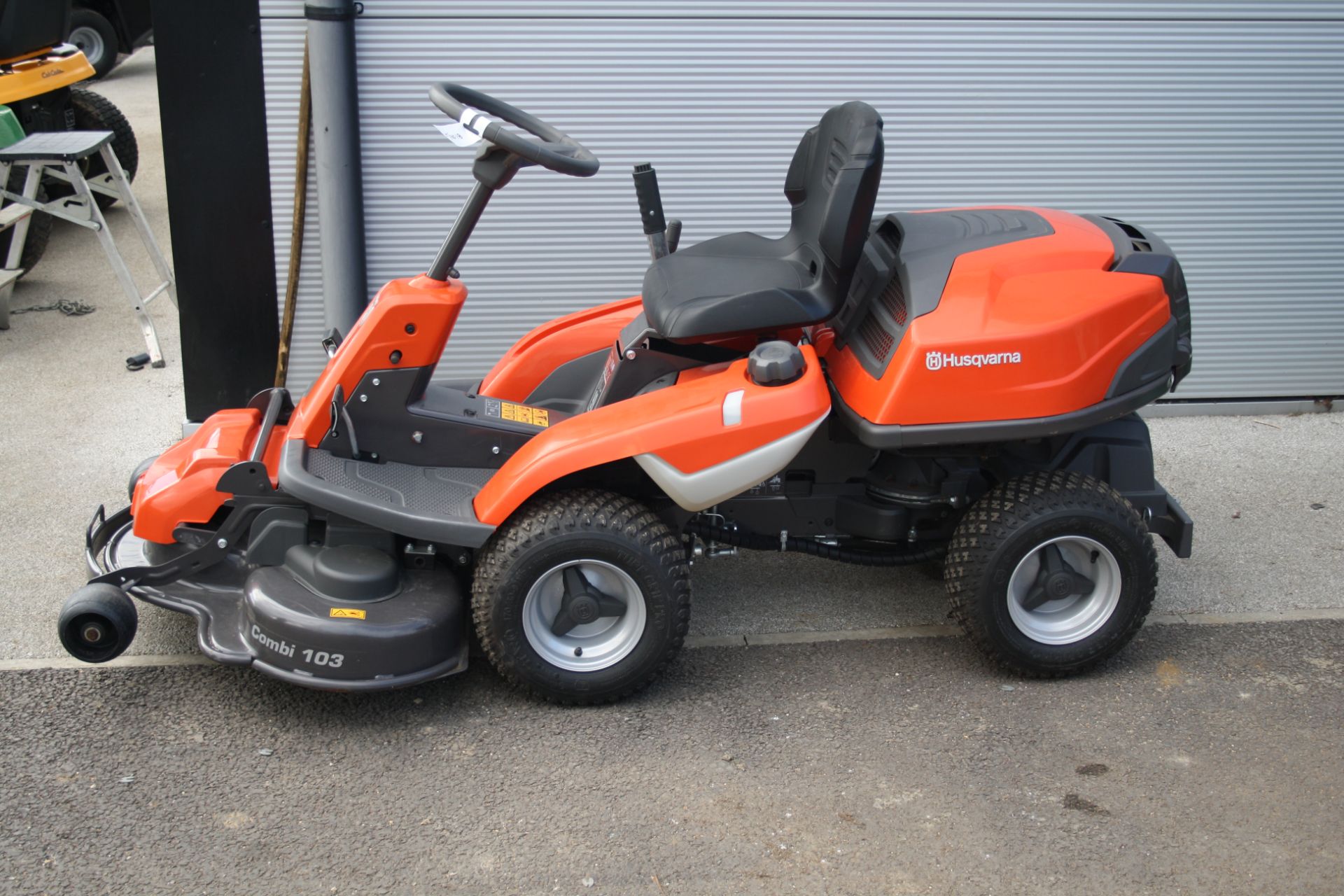 HUSQVARNA R216T AWD RIDER MOWER - EX DEMONSTRATION MACHINE YOM 2018