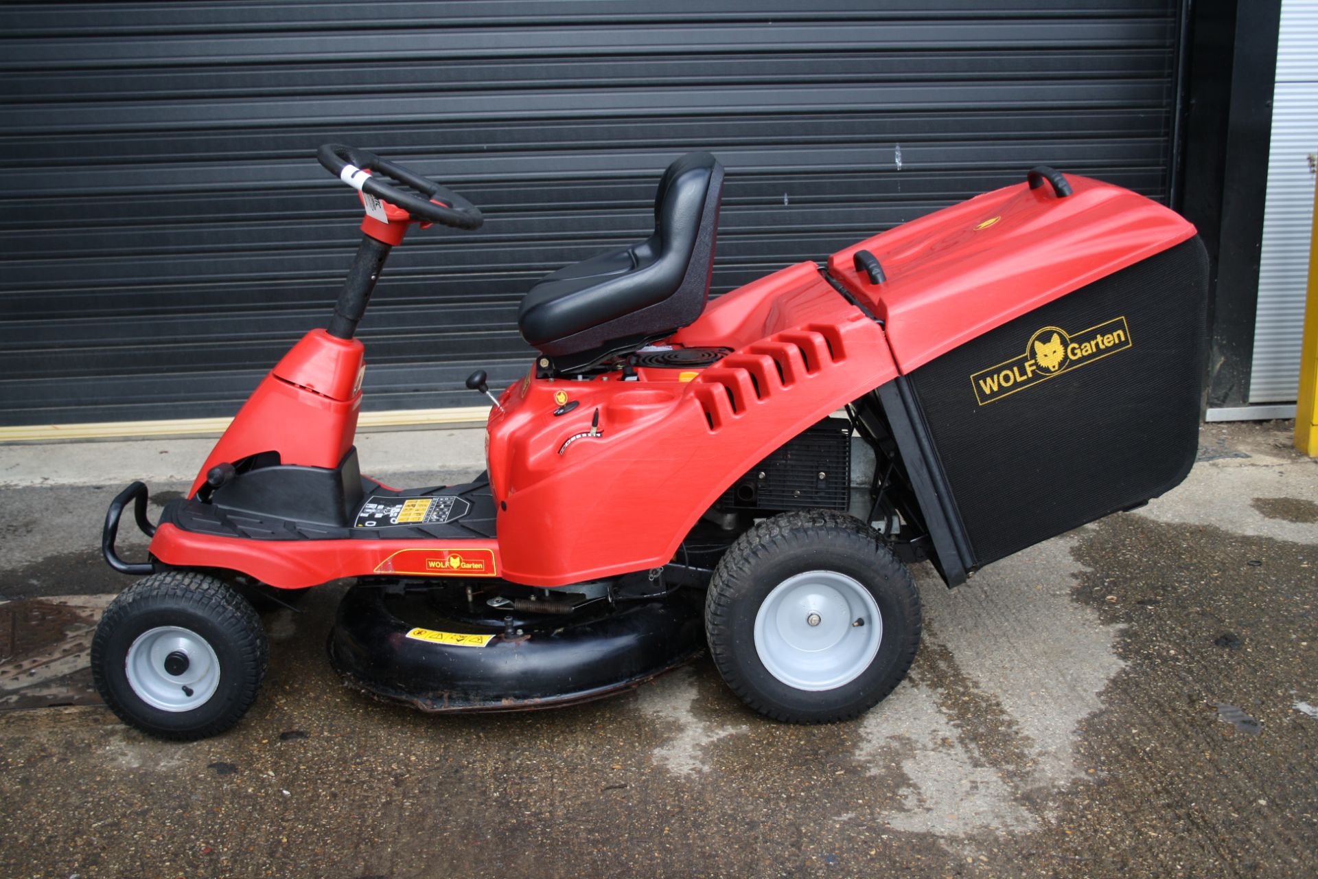 WOLFGARTEN PRO RIDE ON MOWER - USED,