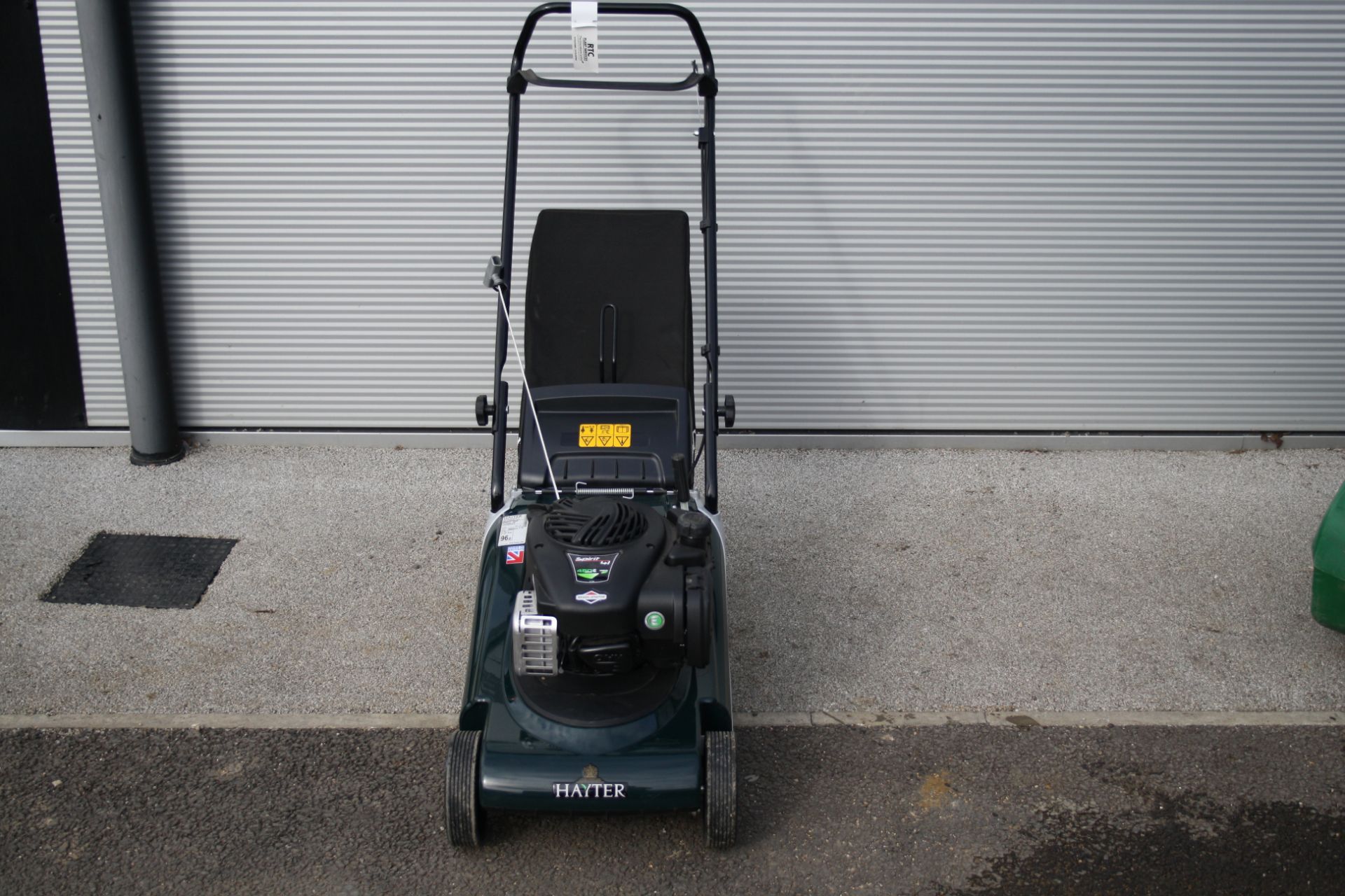 HAYTER SPIRIT 41 PUSH MOWER - EX SHOWROOM NEW CONDITION WITH A FEW SCRATCHES - Image 2 of 2