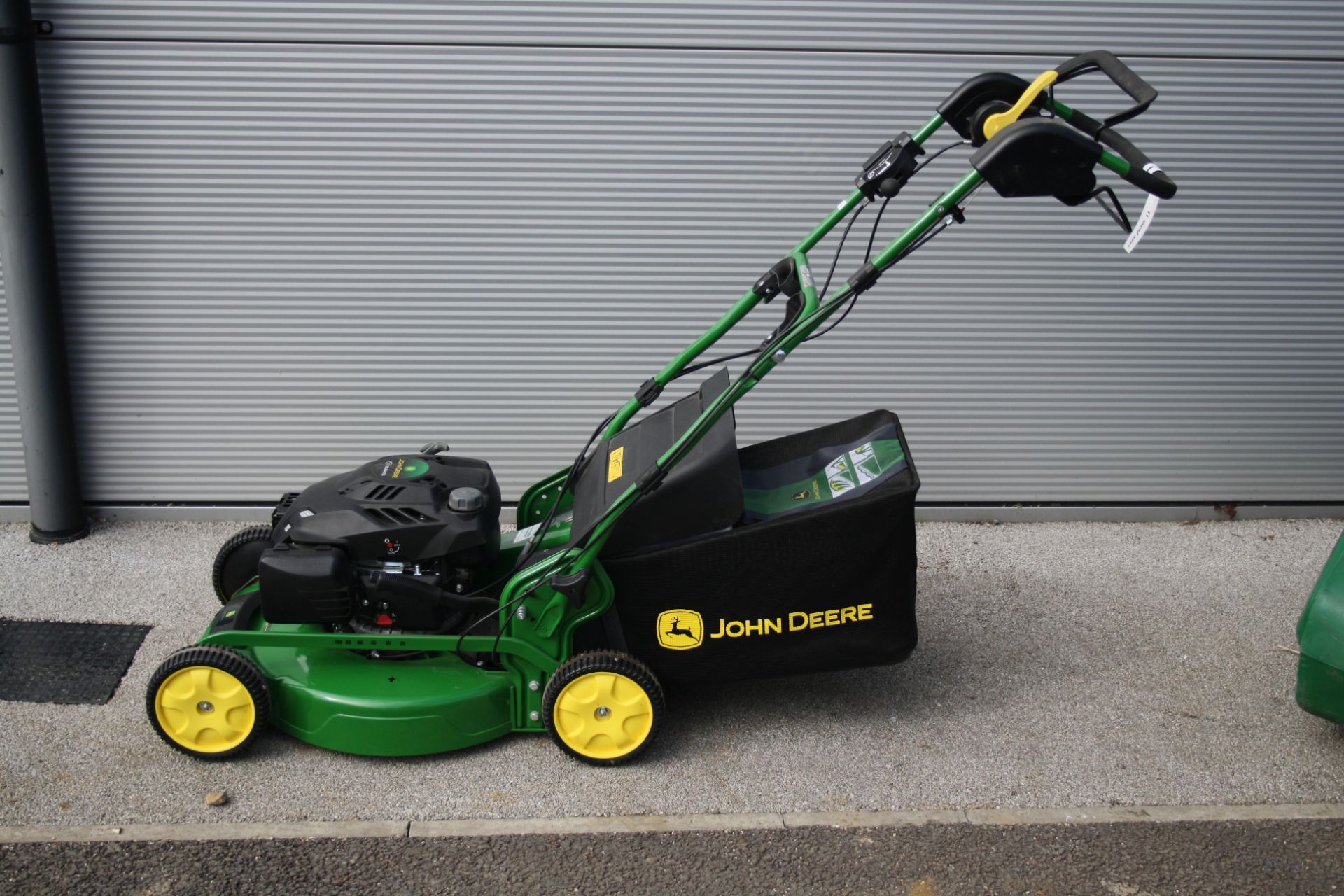 JOHN DEERE JX90 SELF PROPELLED MOWER - EX SHOWROOM AS NEW NOT BOXED