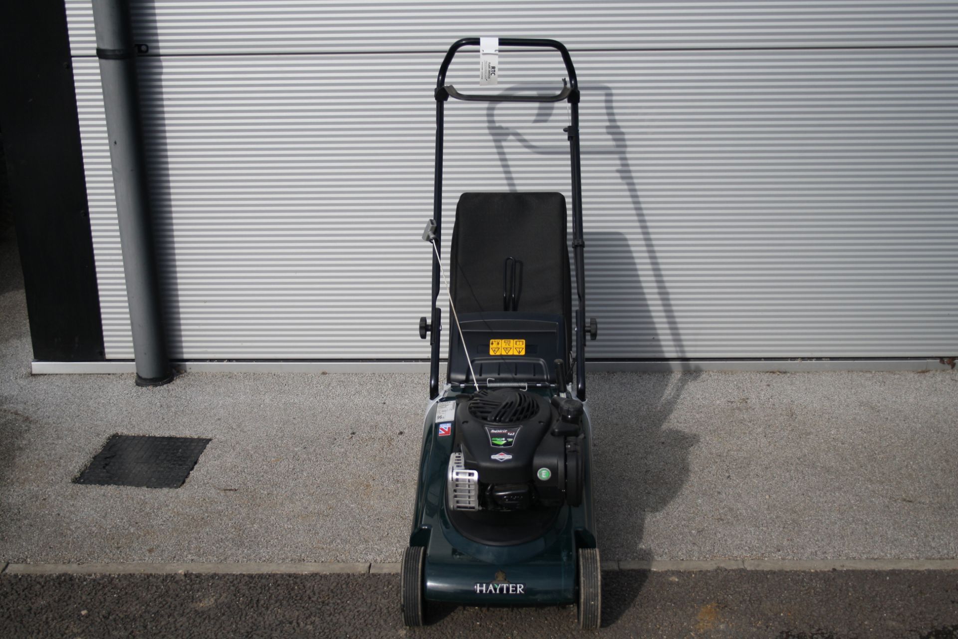 HAYTER SPIRIT 41 PUSH MOWER - EX SHOWROOM NEW CONDITION WITH A FEW SCRATCHES - Image 2 of 2