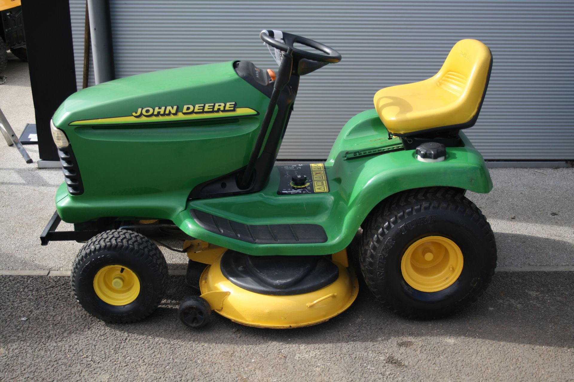 JOHN DEERE LT166 RIDE ON MOWER - USED,