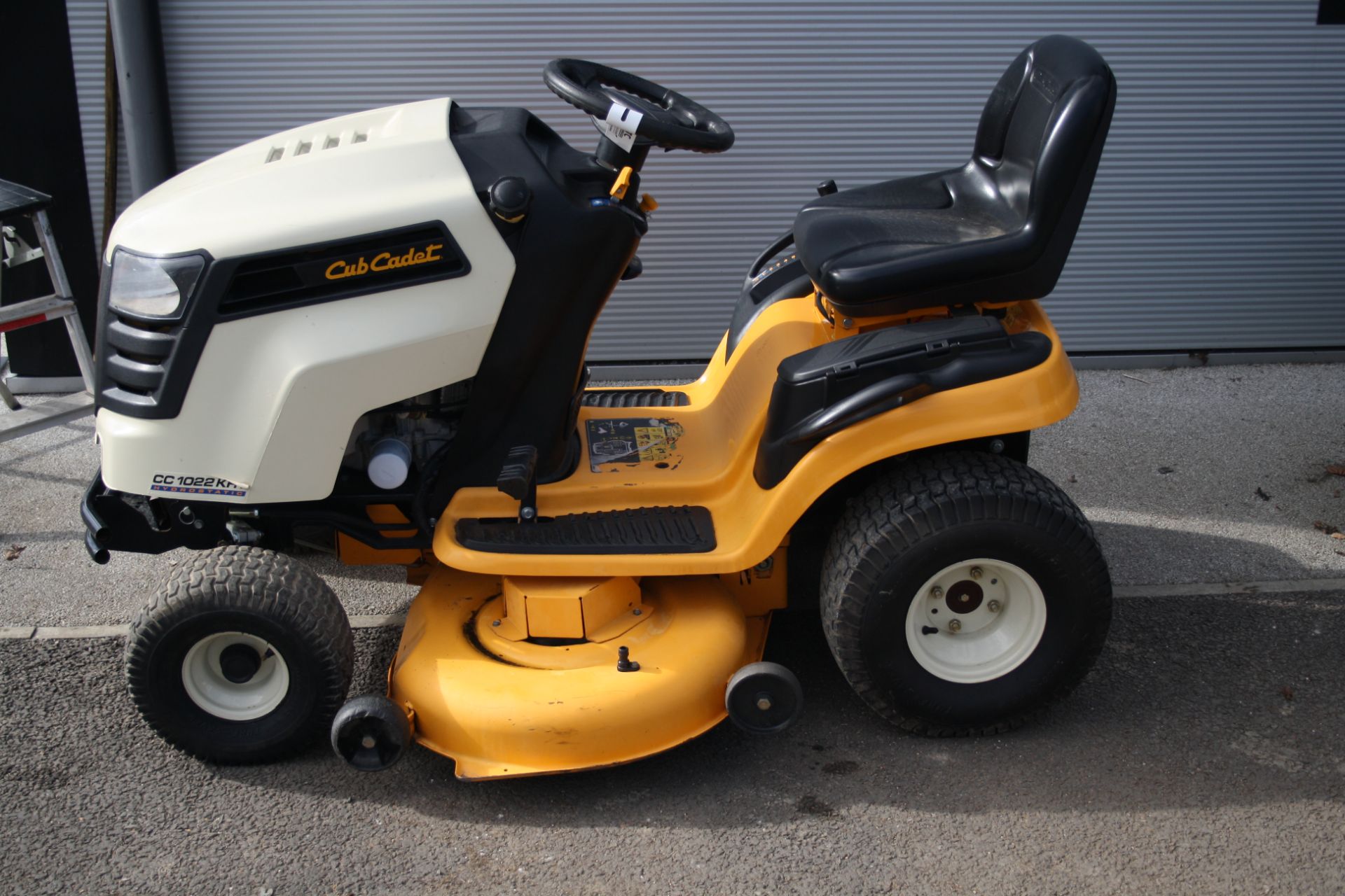 CUB CADET CC1022KHT RIDE ON MOWER - EX HIRE MACHINE YOM 2016