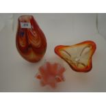 3 PIECES OF RED GLASS TO INCLUDE MURANO STYLE BOWL