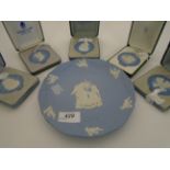 6 WEDGEWOOD JASPERWARE CHRISTMAS PIECES TO INCLUDE 5 TREE HANGINGS AND A CHRISTMAS PLATE