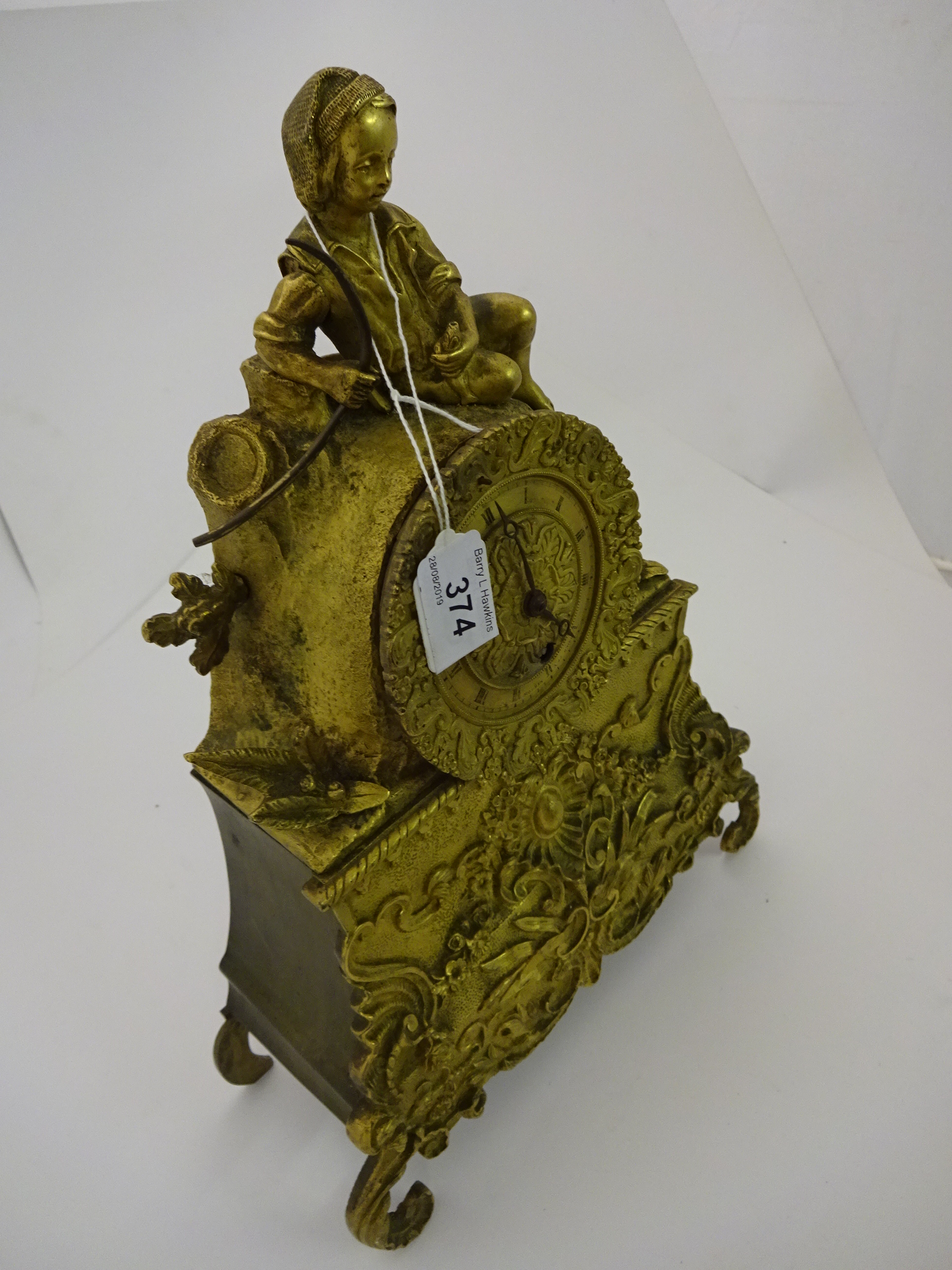 A FRENCH ORNATE BRASS AND ORMOLU MANTLE TIME PIECE, - Image 3 of 3