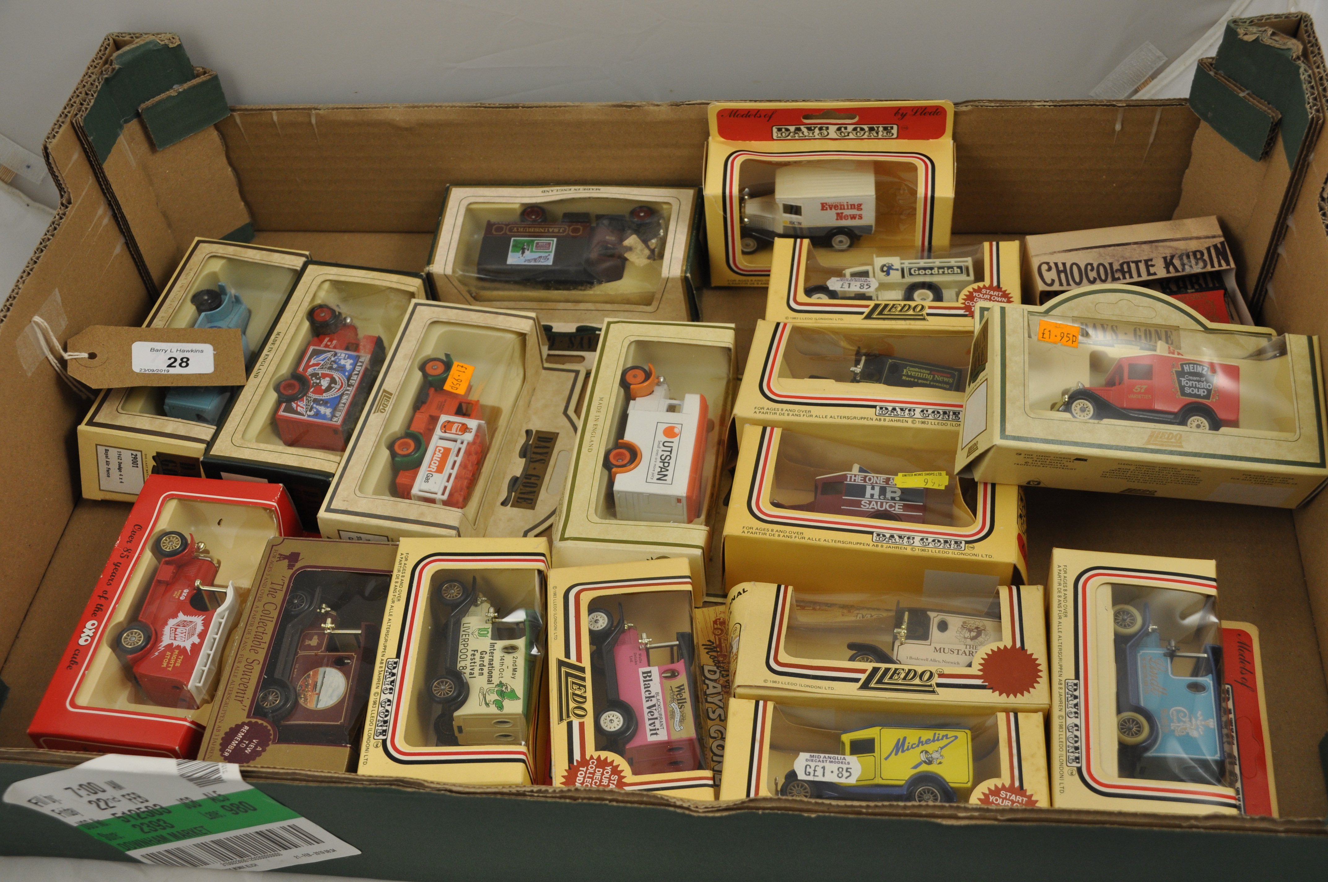 TRAY OF 18 LLEDO AND DAYS GONE BY MODEL VEHICLES ALL BOXED