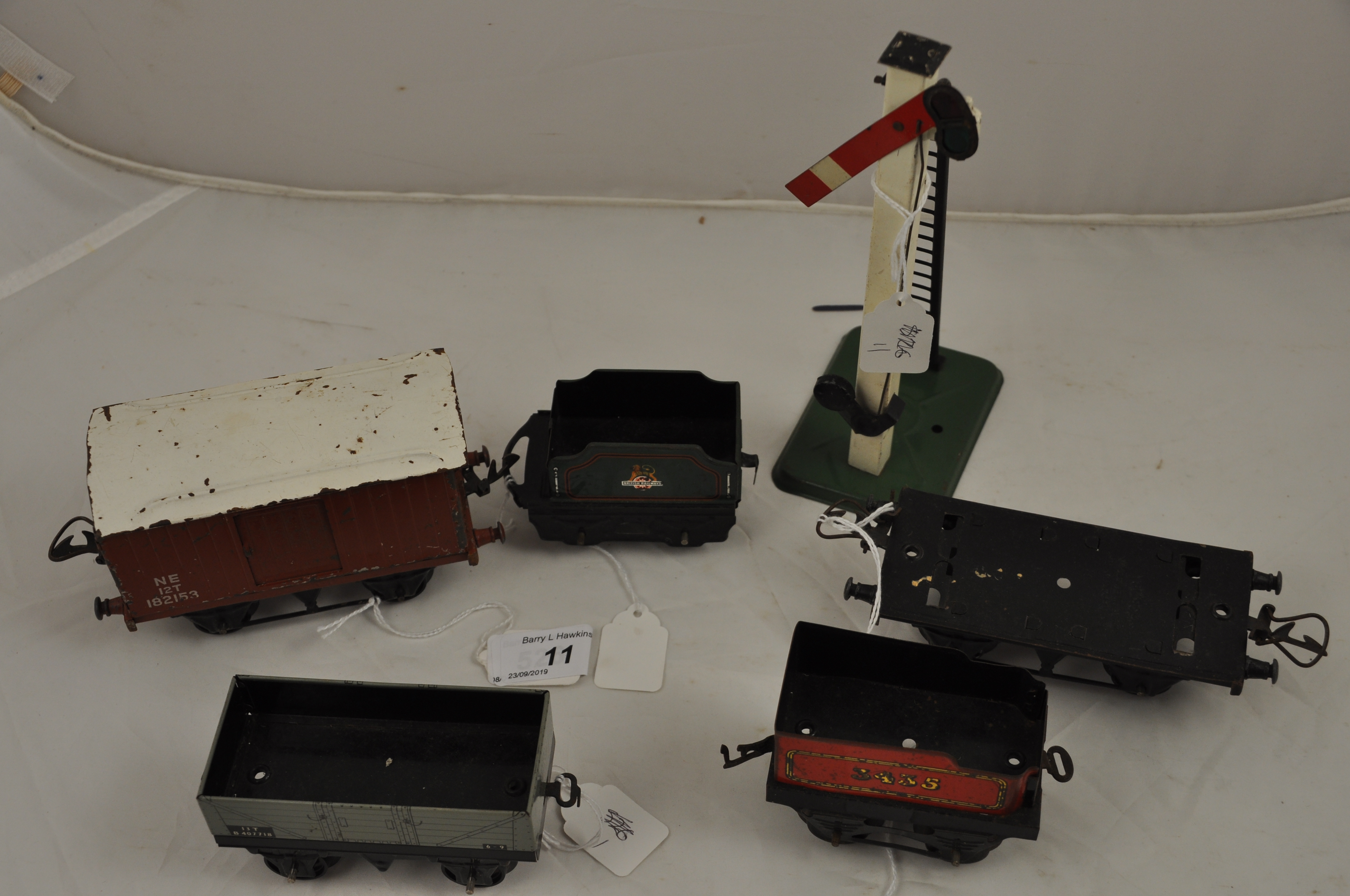 COLLECTION OF 6 EARLY SERIES HORNBY O GAUGE TENDERS,