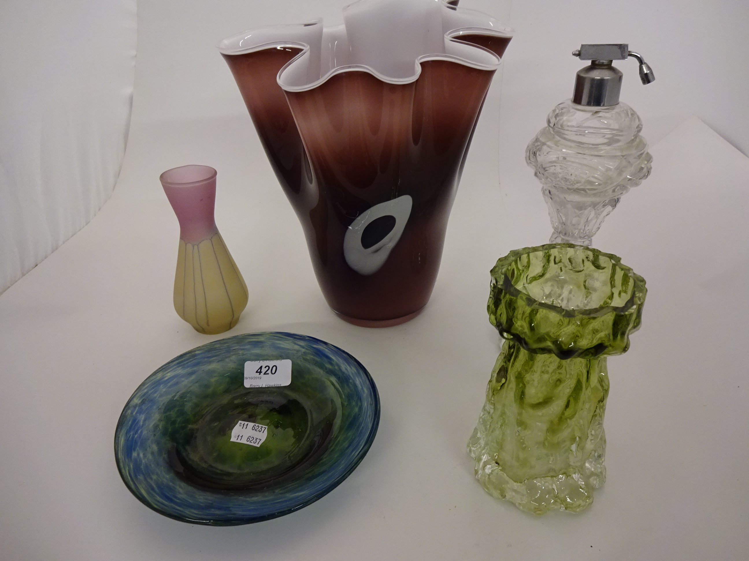 5 PIECES OF GLASS INCLUDING LARGE HANKERCHIEF VASE AND WHITEFRIARS STYLE LARGEST IS 25CM