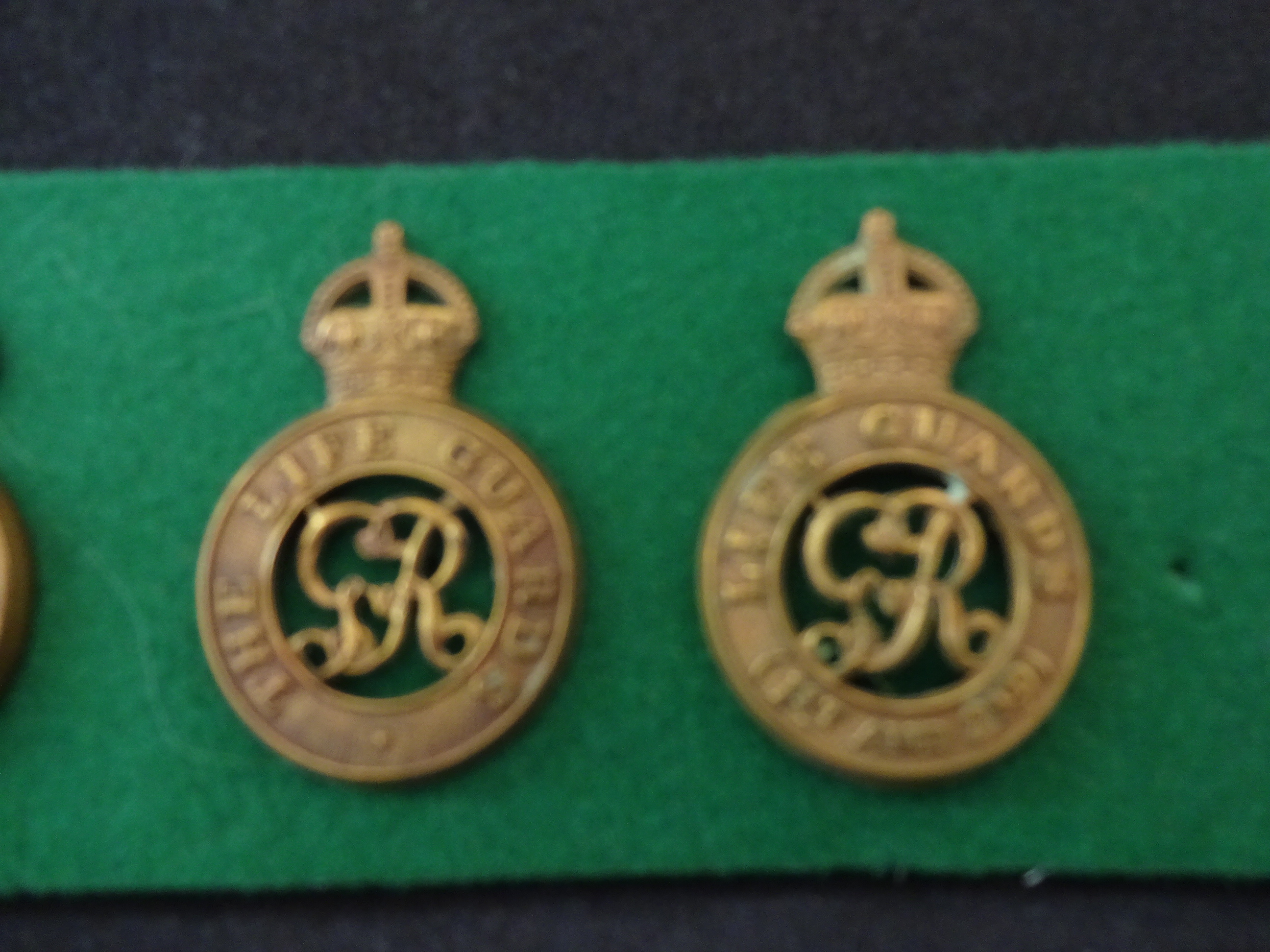 MILITARY CAP BADGES INCL BLUES AND ROYALS E.R.11 (LUGS), LIFE GUARDS ED.V11. - Image 4 of 5