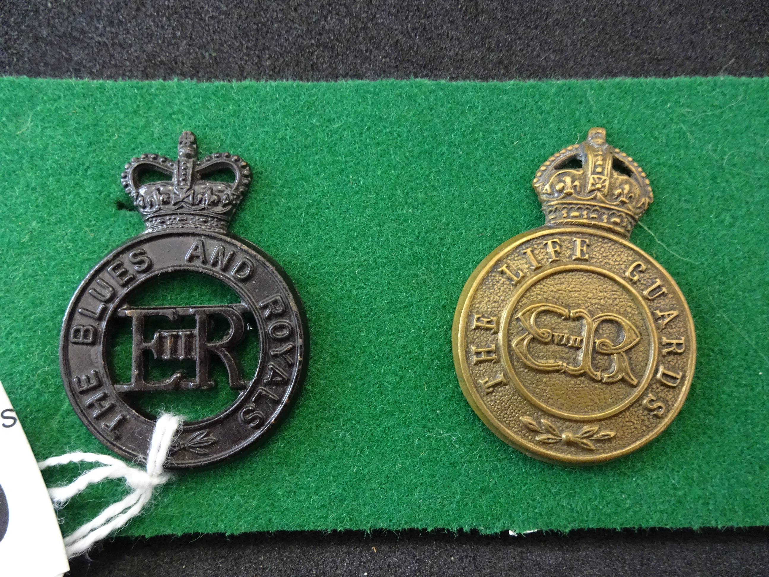 MILITARY CAP BADGES INCL BLUES AND ROYALS E.R.11 (LUGS), LIFE GUARDS ED.V11. - Image 2 of 5