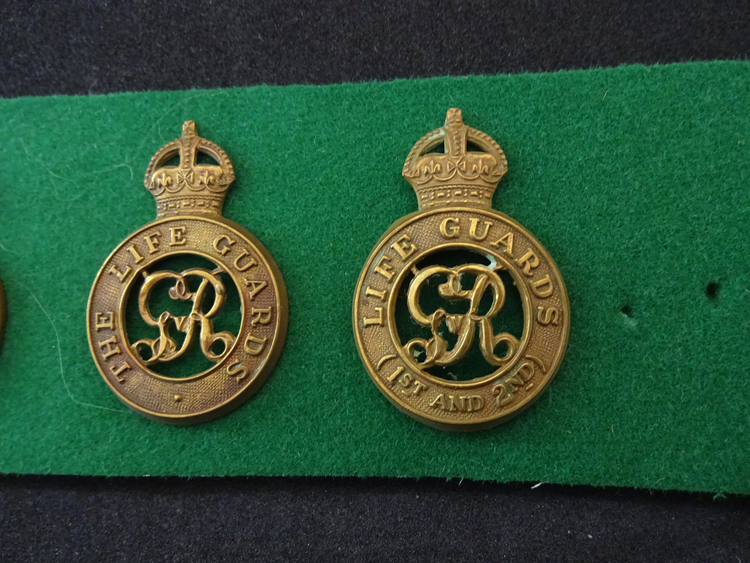 MILITARY CAP BADGES INCL BLUES AND ROYALS E.R.11 (LUGS), LIFE GUARDS ED.V11. - Image 5 of 5