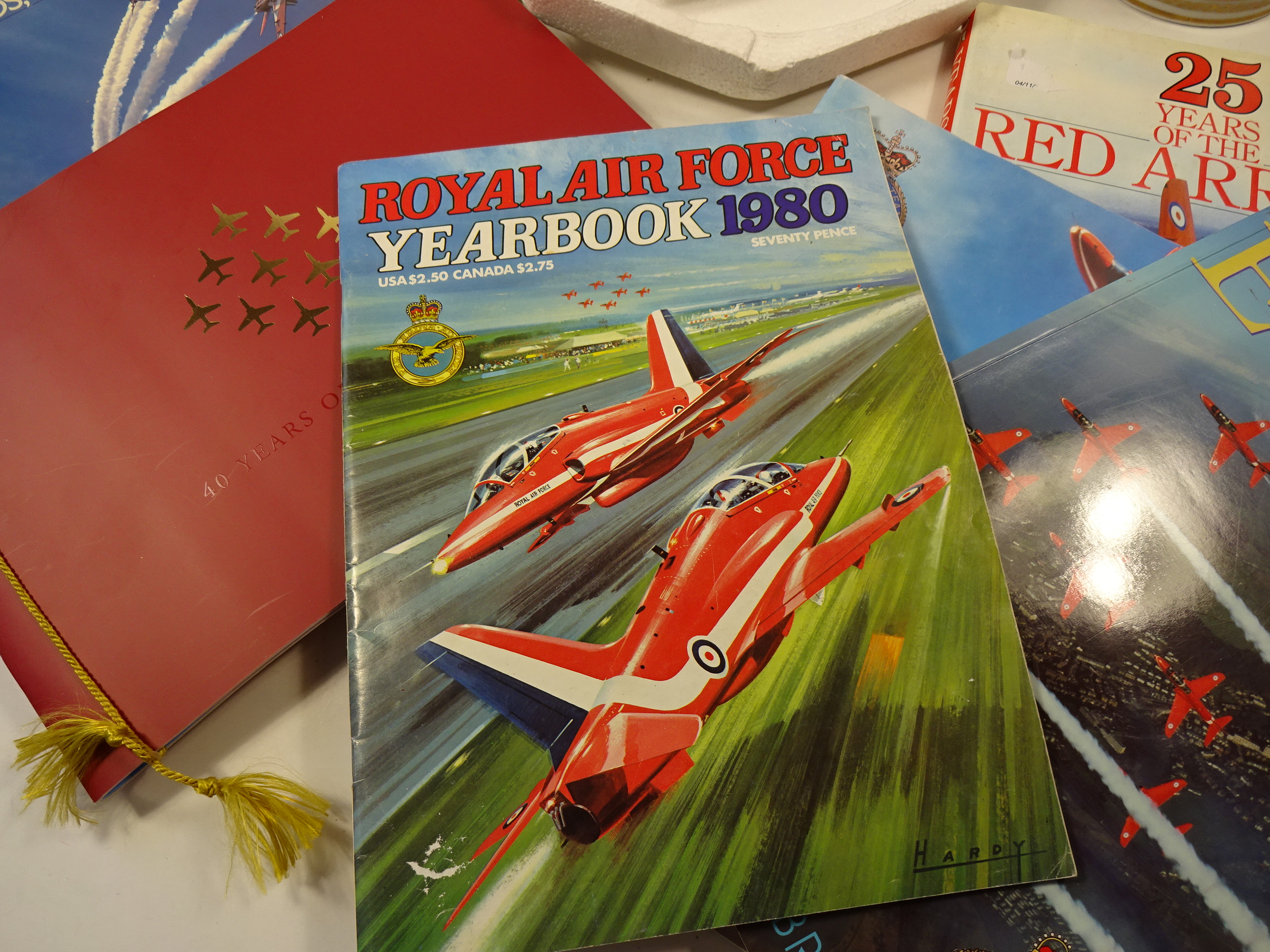 RED ARROWS MEMORBILIA INCL COLLECTION OF BOOKS, - Image 5 of 5