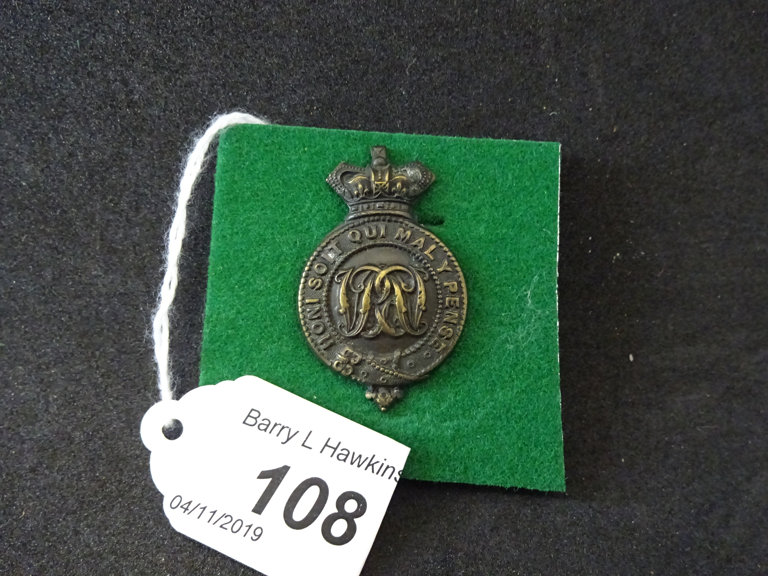 MILITARY CAP BADGE- HOUSEHOLD CAVALRY Q.V.