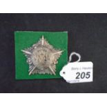 MILITARY CAP BADGE- GUARDS MACHINE GUN BATTALION (LUGS) (1)