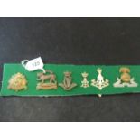 MILITARY CAP BADGES INCL BEDFORDSHIRE REGIMENT (SLIDER), LEICESTERSHIRE REGIMENT (SLIDER),