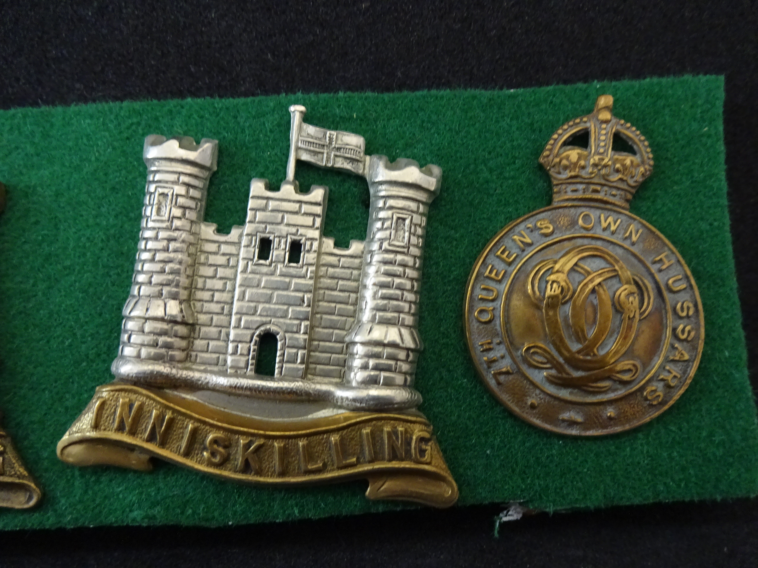 MILITARY CAP BADGES INCL 5TH LANCERS ROYAL IRISH (SLIDER), 6TH INNISKILLING DRAGOONS BRASS (LUGS), - Image 3 of 3