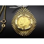 1913 GOLD SOVEREIGN ON 375 WIRE PENDANT AND CHAIN TOTAL WEIGHT 23g