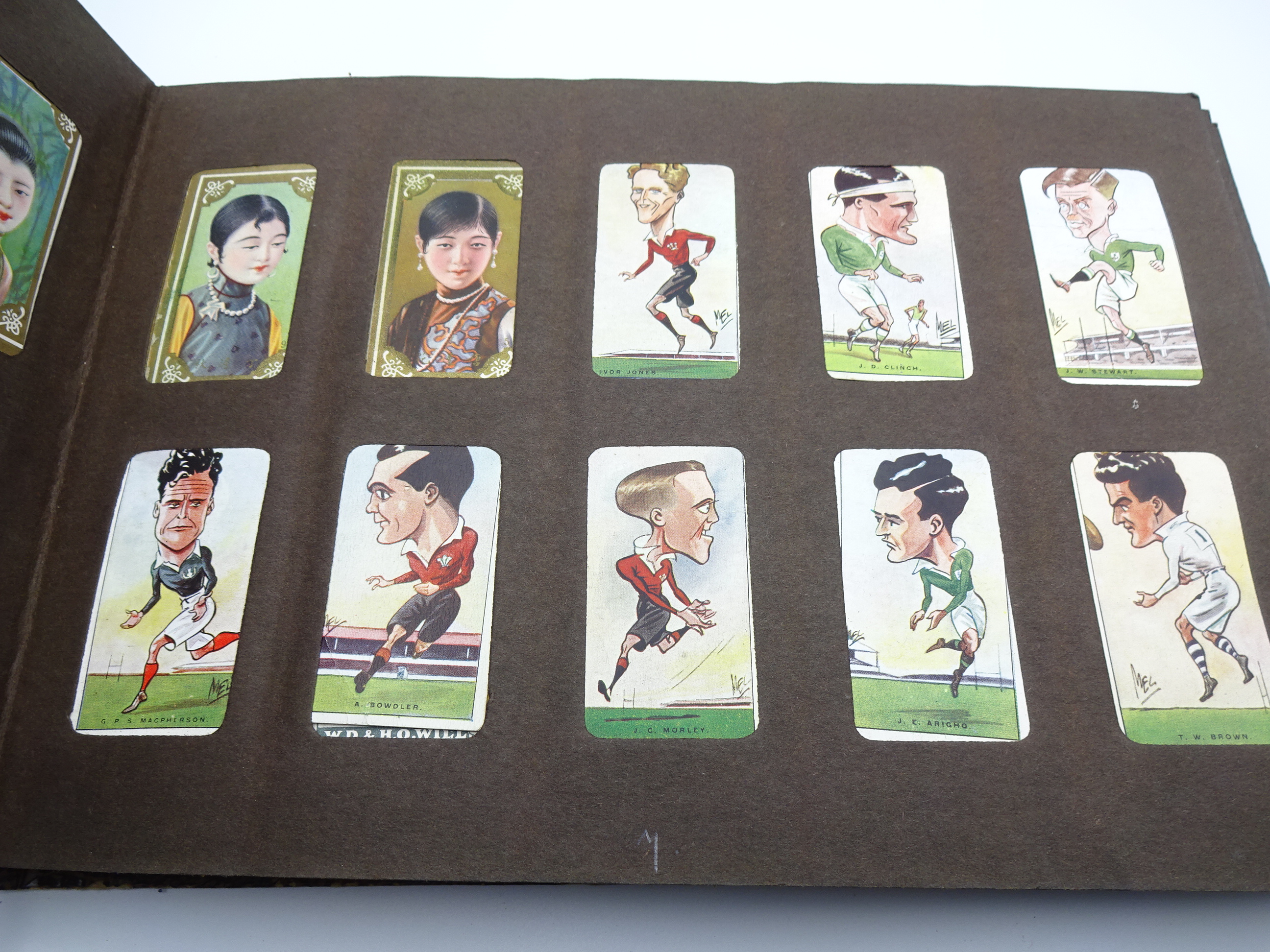 FOLDER OF VINTAGE CIGARETTE / TEA CARDS INCLUDING PLAYERS, DE RESZKE , ORIENTAL, - Image 3 of 6