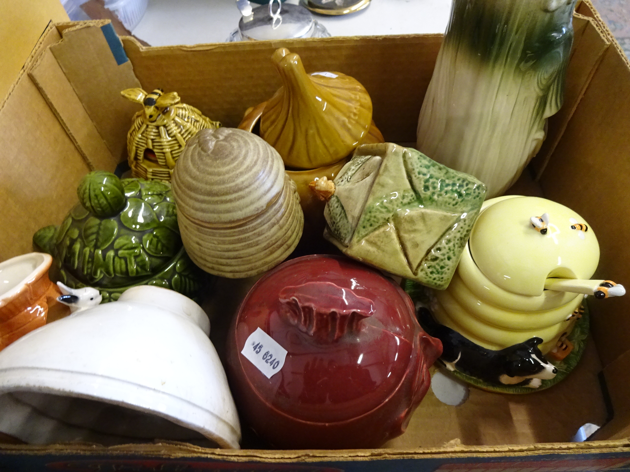 BOX OF KITCHEN STORAGE JARS PLUS VINTAGE JELLY MOULDS - Image 3 of 4