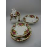 9 PIECES OF ROYAL ALBERT COUNTRY ROSES INCLUDING TEAPOT