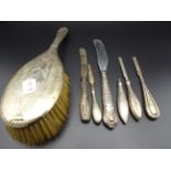 7 SILVER HANDLED PIECES OF CUTLERY PLUS ONE WHITE METAL HAIR BRUSH
