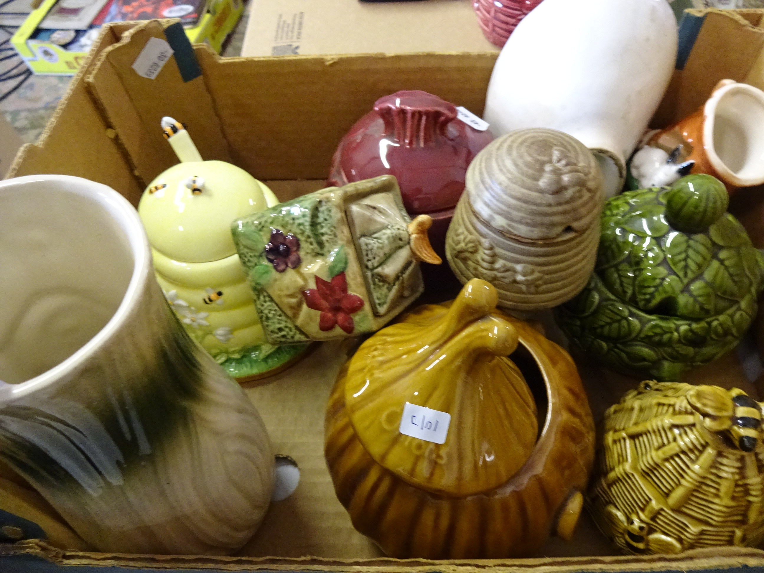 BOX OF KITCHEN STORAGE JARS PLUS VINTAGE JELLY MOULDS - Image 4 of 4